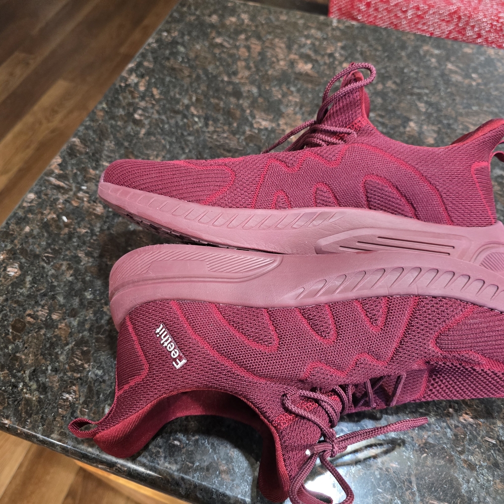 Feethit Red Sneakers - Picture 6 of 8
